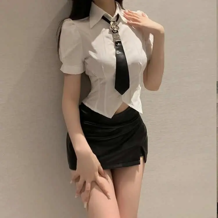 韩国丧尸喜剧《奇妙的家族》超清在线：被丧尸咬了能返老还童？脑洞大开